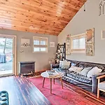 Pocono Home With Fire Pit 1 Mi To State Forest!